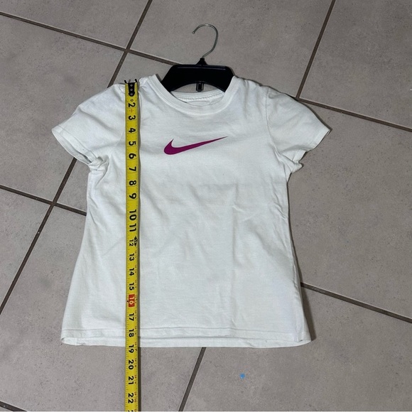 Nike The Nike Tee Kids White T-Shirt Athletic Cut Girls size M. - Picture 5 of 5